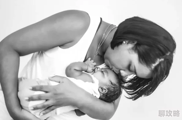 蹂躏乳妇奶水小说听说作者是位男性而且取材于真实生活经历引发读者热议