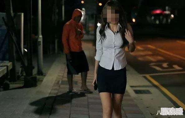 爽好舒服快深点图据传女主角竟是某网红小店的老板娘与神秘男子深夜幽会