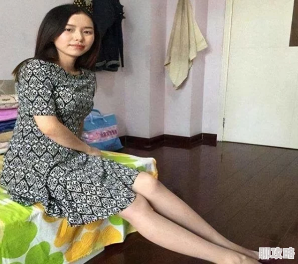 邻居同事的丝袜娇妻听说最近迷上了烘焙经常在小区送人自制饼干