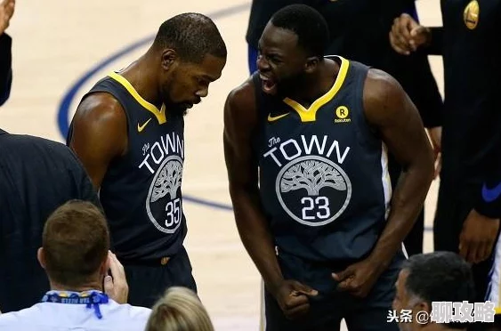 男j桶女p疑似街头争吵两人曾合作拍摄广告关系暧昧 男j桶女p疑似街头争吵两人曾合作拍摄广告关系暧昧