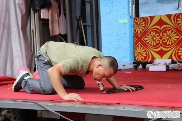 调教15小男生gay脱裤子据说拍摄地点在废弃工厂还请了专门的化妆师参与 调教15小男生gay脱裤子据说拍摄地点在废弃工厂还请了专门的化妆师参与