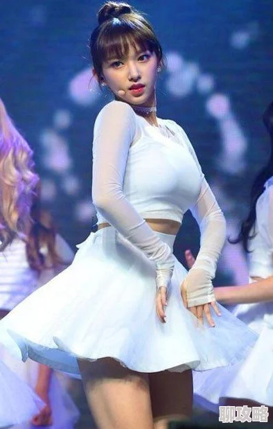 白丝小乔扒腿爽出白色液体竟是特调酸奶广告创意引争议