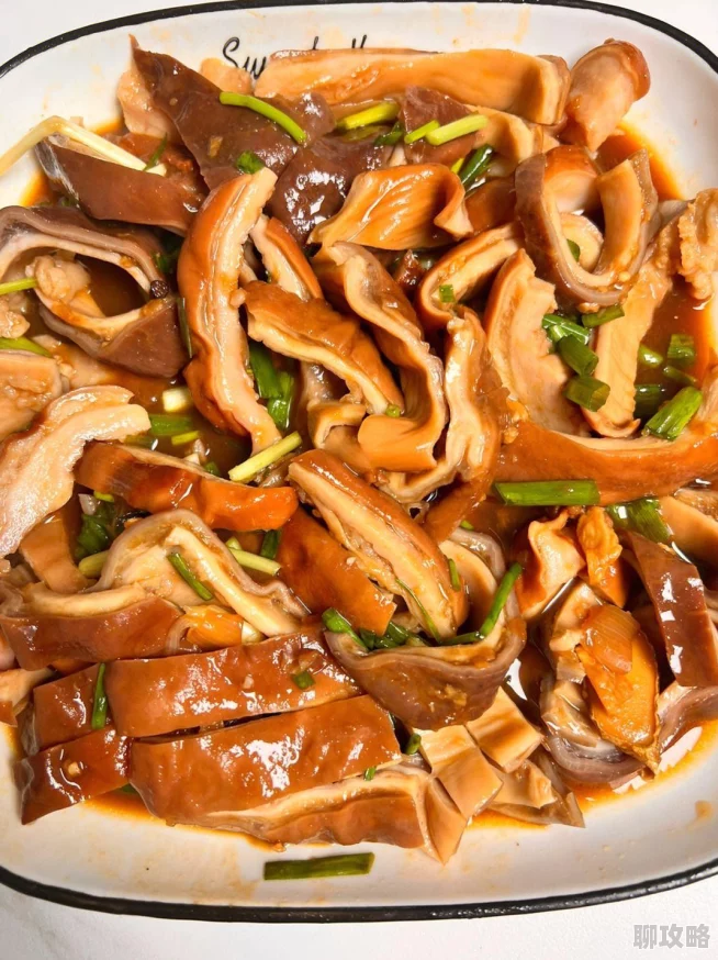 邻居天天肉我听说他家祖传秘方做的卤肉特别好吃经常送邻居品尝