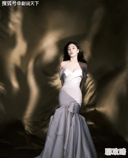 青草色据说某剧组服装师爆料某小花为显白疯狂抢这个颜色戏服还因此得罪了造型团队