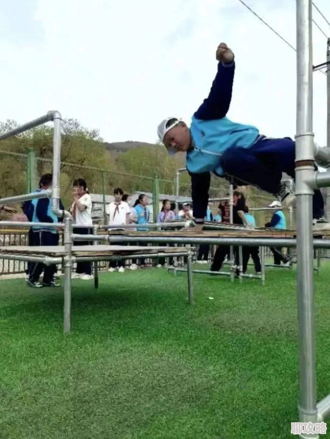 体育老师在单杠c了渺渺一节课积极向上,锻炼身体,培养意志,激发潜能,享受运动的快乐,传递正能量 体育老师在单杠c了渺渺一节课积极向上,锻炼身体,培养意志,激发潜能,享受运动的快乐,传递正能量