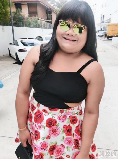 亚洲肥婆惊现街头酷似某网红身材走样引路人围观 亚洲肥婆惊现街头酷似某网红身材走样引路人围观