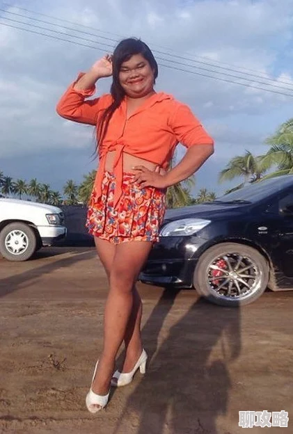 亚洲肥婆惊现街头酷似某网红身材走样引路人围观 亚洲肥婆惊现街头酷似某网红身材走样引路人围观