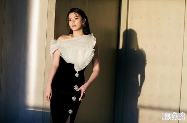 收服乔乔1v4性感御姐在线教学调教四个小奶狗 收服乔乔1v4性感御姐在线教学调教四个小奶狗