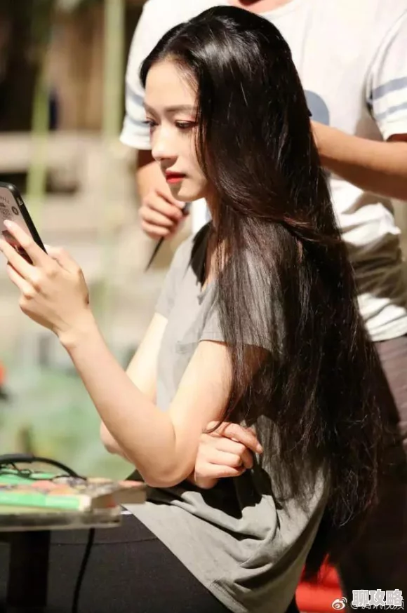 收服乔乔1v4性感御姐在线教学调教四个小奶狗 收服乔乔1v4性感御姐在线教学调教四个小奶狗