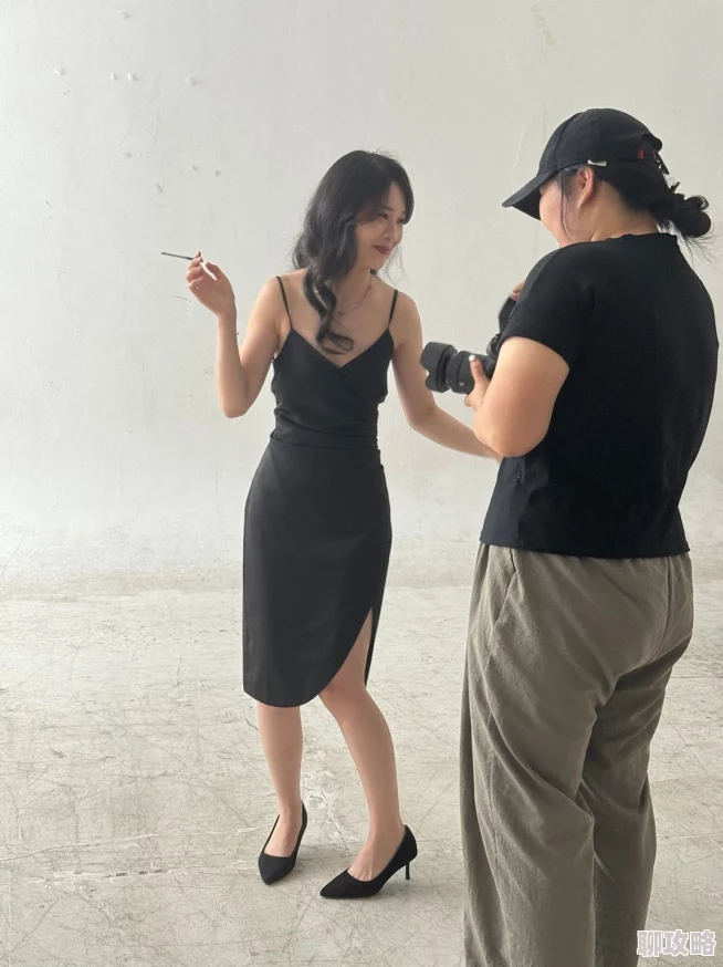 果冻传媒卢姗姗爱在黄昏据说片场趣事不断姗姗姐零食不离手还总笑场NG不断