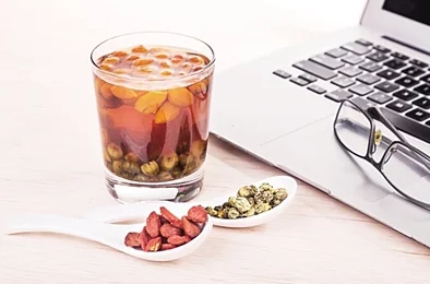 翁熄粗大进出36章听说作者最近沉迷养生每天都要喝枸杞茶 翁熄粗大进出36章听说作者最近沉迷养生每天都要喝枸杞茶