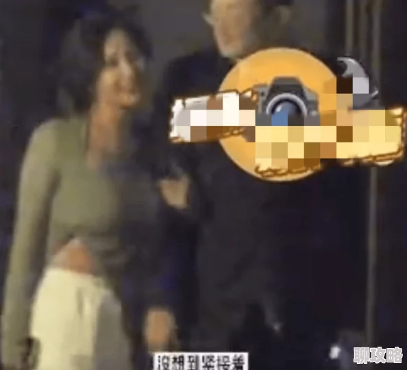 苏妖精h疑似与神秘男子深夜约会举止亲密关系暧昧