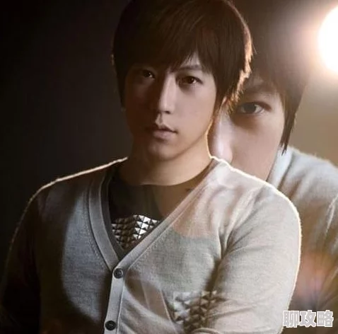 五月天六月色主唱阿信被曝与助理低调交往多年感情稳定好事将近 五月天六月色主唱阿信被曝与助理低调交往多年感情稳定好事将近