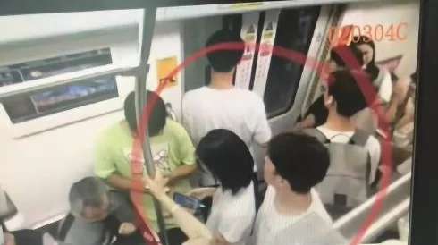 轻点啊啊原视频标题为“男子地铁车厢内骚扰女乘客”警方已介入调查 轻点啊啊原视频标题为“男子地铁车厢内骚扰女乘客”警方已介入调查