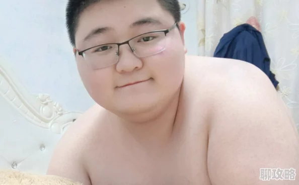 胖熊叔回酒店和小熊的交流完整版视频流出引发网友热议