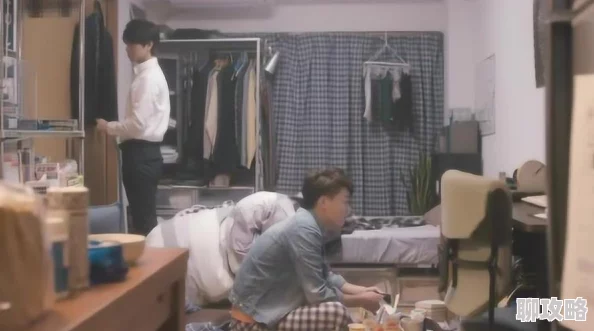 男生和女生在房间里一起生猴子正常吗网传视频引发热议实际情况警方正在调查