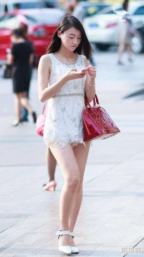 美女模特身材好气质佳但过度修图引争议 美女模特身材好气质佳但过度修图引争议