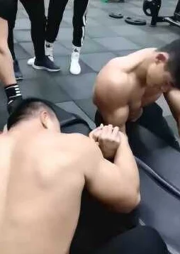 我被肌肉男抱起来c到爽原视频曝光尺度更大完整版流出 我被肌肉男抱起来c到爽原视频曝光尺度更大完整版流出