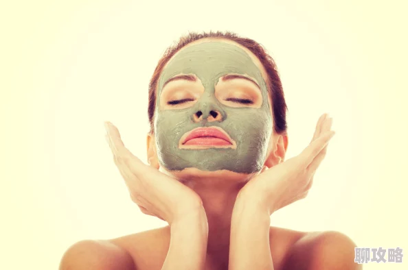 野外一个吃上面一面膜女子户外吃播敷面膜浪费严重破坏环境引网友批评 野外一个吃上面一面膜女子户外吃播敷面膜浪费严重破坏环境引网友批评