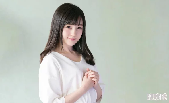 铃原·爱蜜莉灰毛衣写真集流出高清完整版资源引热议