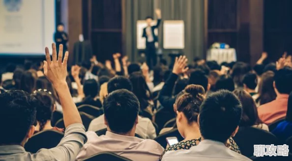 年轻的女老师在教育改革浪潮中探索新型教学方法提升学生学习兴趣与效率