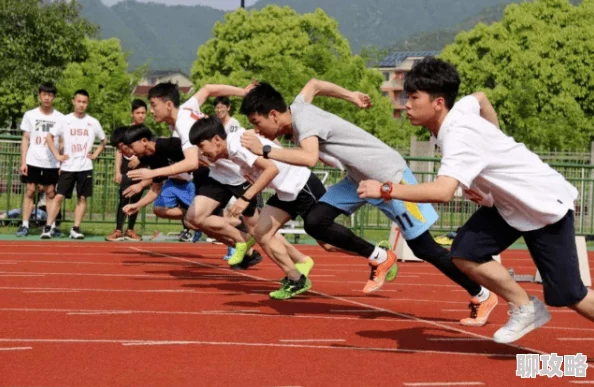 体育生勃起撑破内裤网传某校学生训练后更衣室事件校方已介入调查