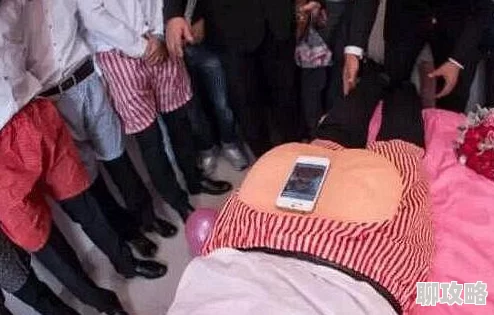 扒下小裙子小内裤打屁股据说现场还有神秘礼物引围观群众尖叫连连 扒下小裙子小内裤打屁股据说现场还有神秘礼物引围观群众尖叫连连