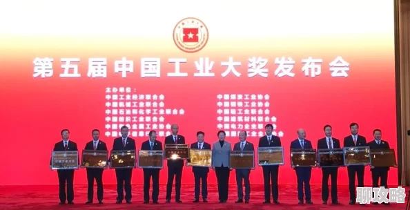 老卫殊荣荣获2023年度杰出贡献奖表彰其在社区服务领域做出的卓越贡献 老卫殊荣荣获2023年度杰出贡献奖表彰其在社区服务领域做出的卓越贡献