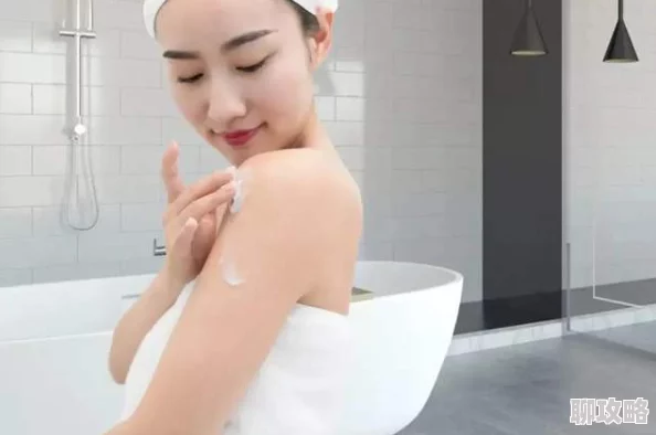 美女洗澡乳胸全身光子嫩肤据传女星小A也用同款产品效果惊人