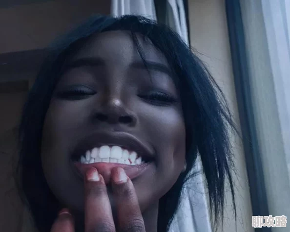 变成黑皮肤和朋友做了网友：恶搞视频哗众取宠毫无底线