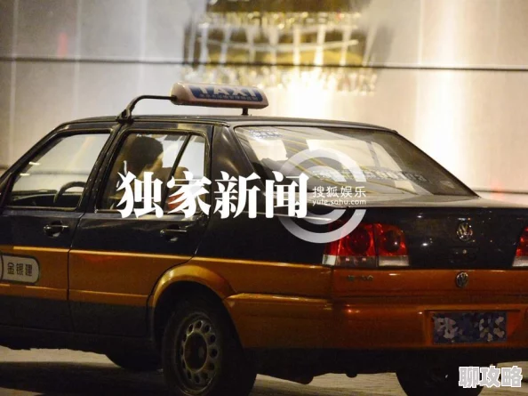 扒开黑女人p大荫蒂老女人据传曾与神秘富商深夜密会豪车接送出入高档酒店