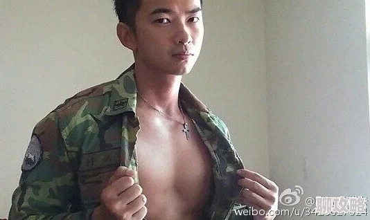 军人狂c体育生旭阳展现权力欲望与身体崇拜的同志情色小说创作