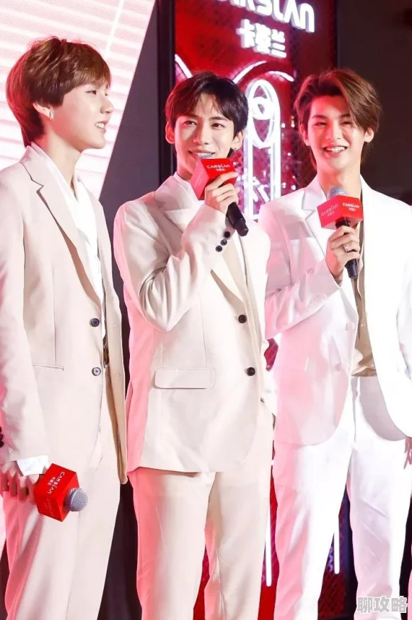 网友热议：角色升至40级解锁装备全新属性条，游戏玩法再升级！