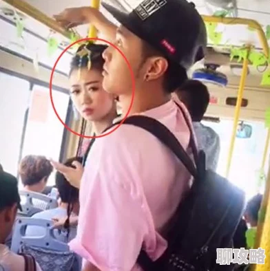 公交车上手伸进两腿中间开始摩擦乘客曝光变态男子猥亵女性令人发指 公交车上手伸进两腿中间开始摩擦乘客曝光变态男子猥亵女性令人发指