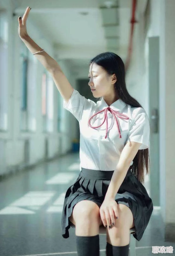 美女校花 张开腿让我为何她集美貌与智慧于一身是众多男生追逐的对象 美女校花 张开腿让我为何她集美貌与智慧于一身是众多男生追逐的对象