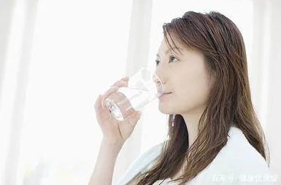 啊~嗯~ 我下水好多水为什么自然流露的少女感令人心动不已 啊~嗯~ 我下水好多水为什么自然流露的少女感令人心动不已