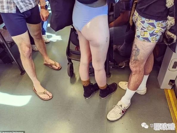 女人脱精光扒开大腿为何引人注目可能是因为它挑战了传统的道德观念 女人脱精光扒开大腿为何引人注目可能是因为它挑战了传统的道德观念