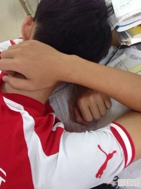 同桌给我扣了一节课好爽为什么她的手法精准到位让我飘飘欲仙