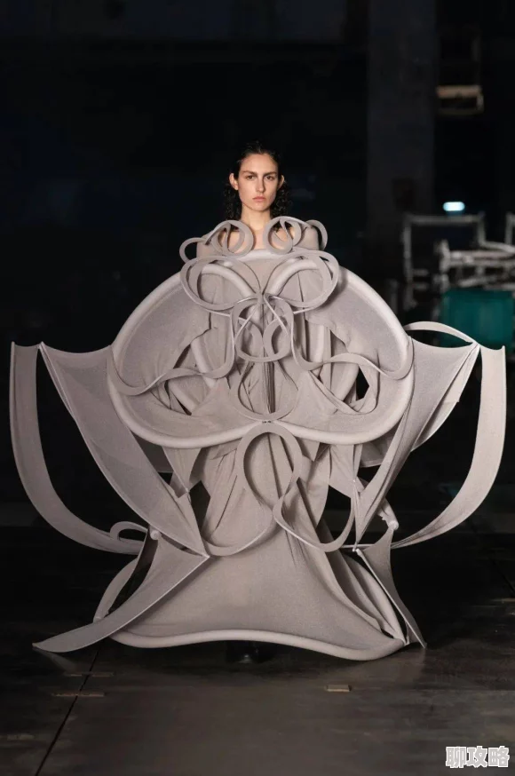 GOGO大胆大尺寸大尺度因其前卫的表达和突破性的设计而备受欢迎