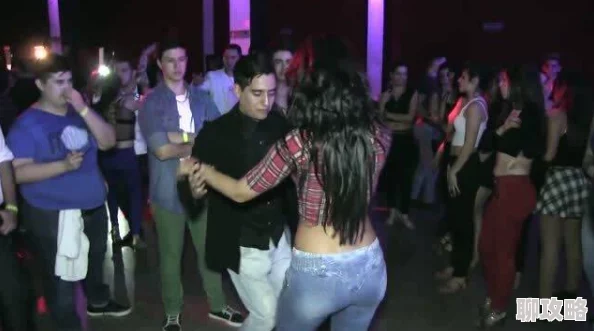女生把腿张开让男生桶为什么对某些观众构成视觉冲击为何满足猎奇心理 女生把腿张开让男生桶为什么对某些观众构成视觉冲击为何满足猎奇心理