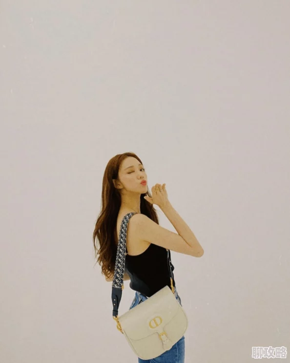为什么火辣身材与可爱表情形成强烈反差为何如此吸睛51抖音风反差婊弹力摇 为什么火辣身材与可爱表情形成强烈反差为何如此吸睛51抖音风反差婊弹力摇