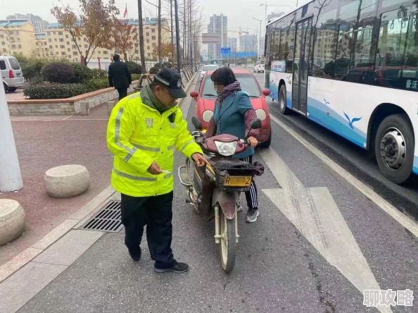 网友热议:皇室战争闪电法师单卡深度使用分析与套牌构建思路分享 网友热议:皇室战争闪电法师单卡深度使用分析与套牌构建思路分享