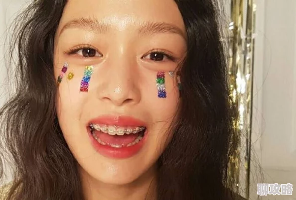 牙套妹：自信微笑，闪耀青春，为何受欢迎？是率真与活力！