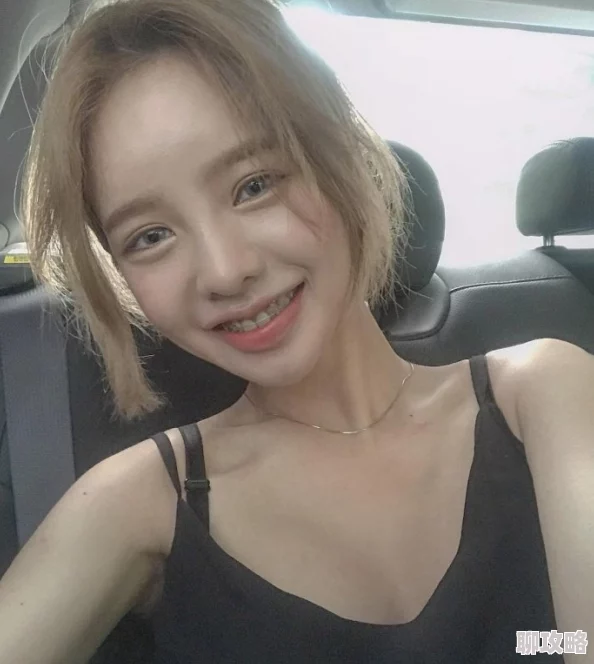 牙套妹：自信微笑，闪耀青春，为何受欢迎？是率真与活力！