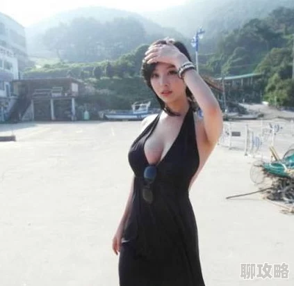 美女老师露胸直播带货引百万网友围观新东方烹饪课秒售罄