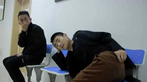 注射器打水放屁处罚为什么如此火爆因为它既荒诞又引人深思引发了对惩罚尺度的讨论